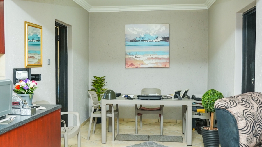 8 Bedroom Property for Sale in Flamwood North West